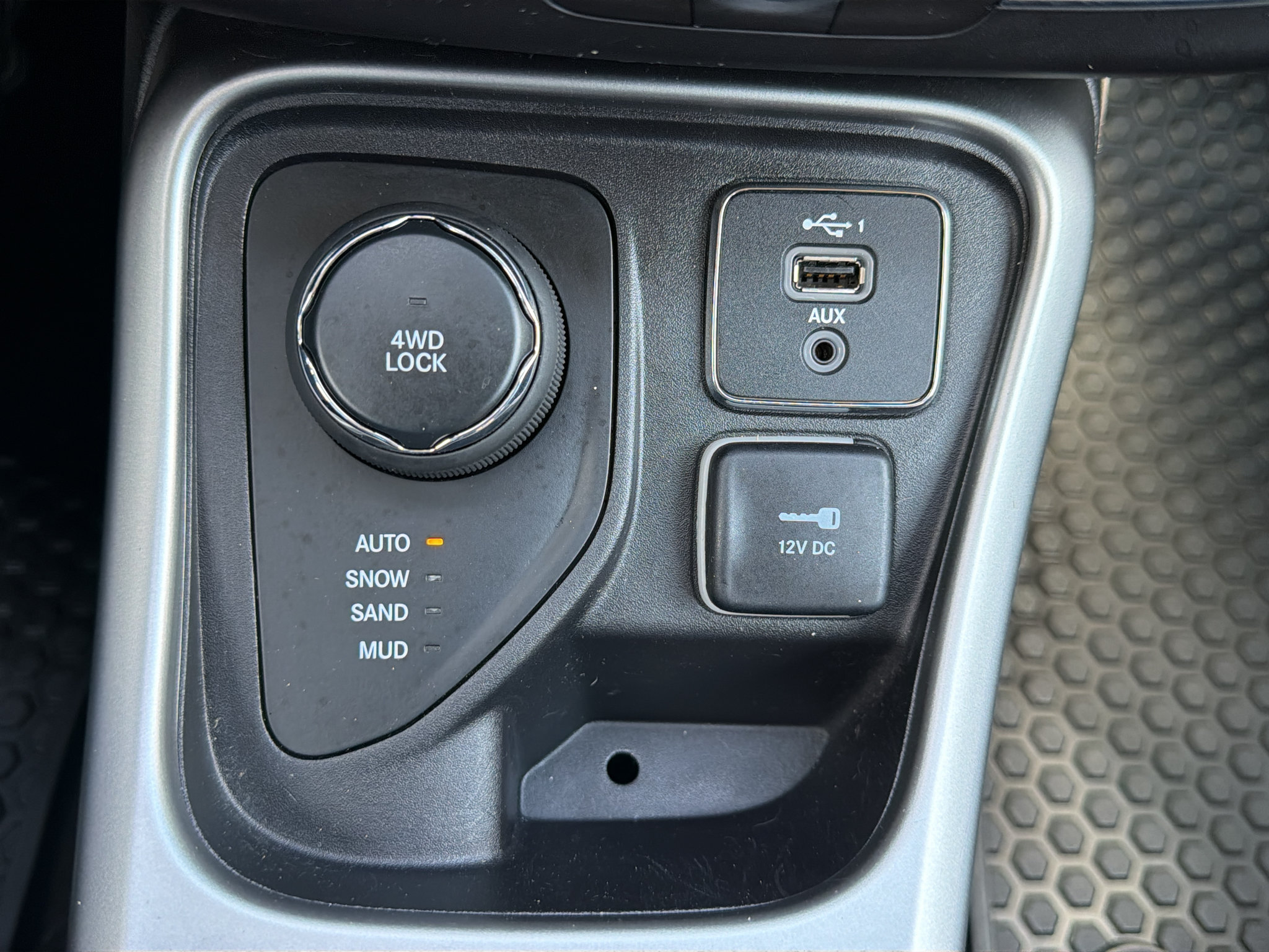 Used 2019 Jeep Compass Latitude w/ Cold Weather Group AWD/4WD image 30