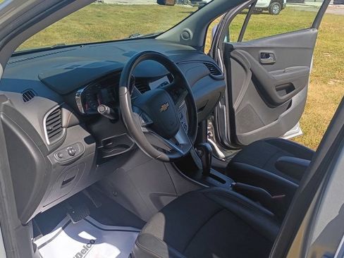Used 2018 Chevrolet Trax LT w/ LT Convenience Package AWD/4WD image 12