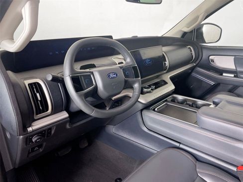 Used 2025 Ford Expedition Active AWD/4WD image 24