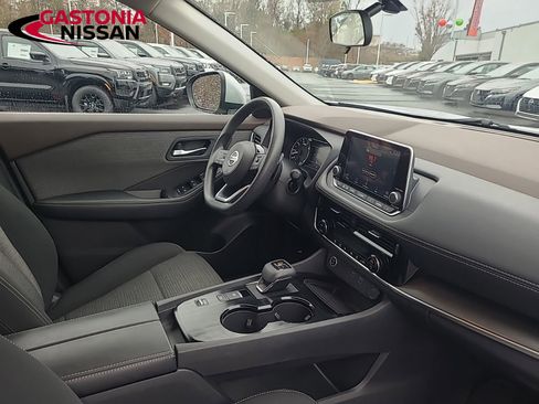 Used 2021 Nissan Rogue SV image 23