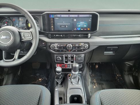 Used 2025 Jeep Wrangler Unlimited Rubicon 4xe w/ Convenience Group image 21