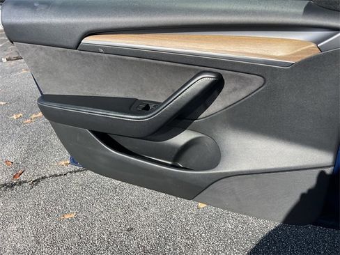 Used 2022 Tesla Model 3 Standard Range image 13
