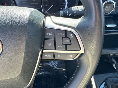 Used 2023 Toyota Highlander LE image 28