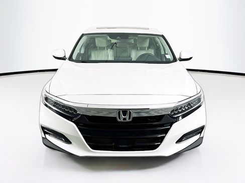 Used 2018 Honda Accord Touring image 2