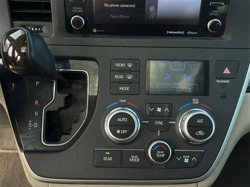 Used 2020 Toyota Sienna XLE Premium image 31