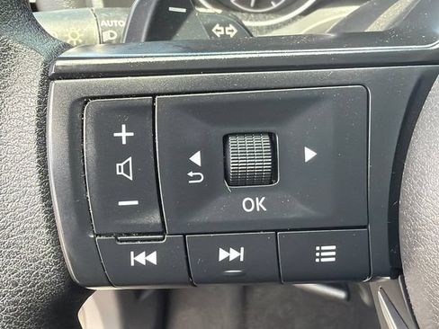 Used 2023 Nissan Rogue S FWD image 24