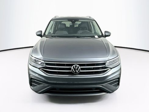 Used 2023 Volkswagen Tiguan SE FWD image 2