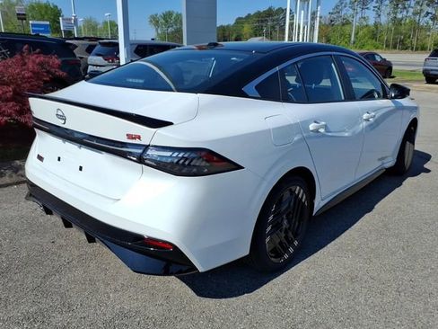 New 2026 Nissan Sentra SR FWD image 3