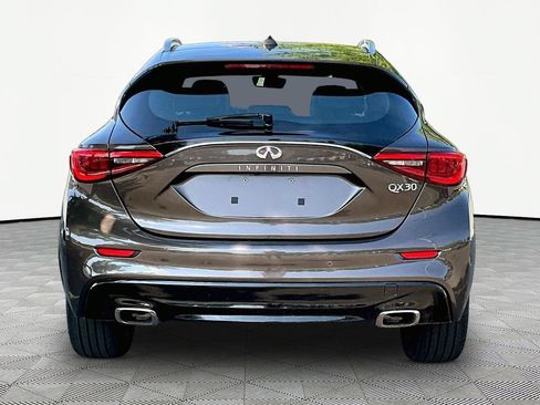 Used 2017 INFINITI QX30 Premium w/ Navigation Package FWD image 7