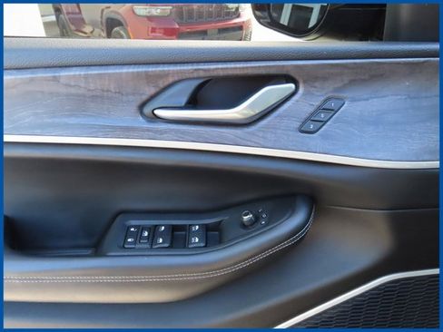 Certified 2023 Jeep Grand Cherokee L Limited w/ Luxury Tech Group II image 14