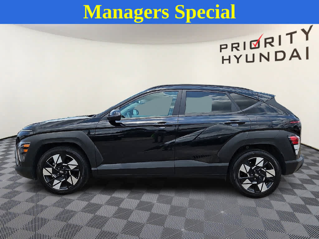 Used 2024 Hyundai Kona SEL FWD image 2