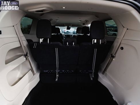 Used 2023 Chrysler Voyager LX image 6