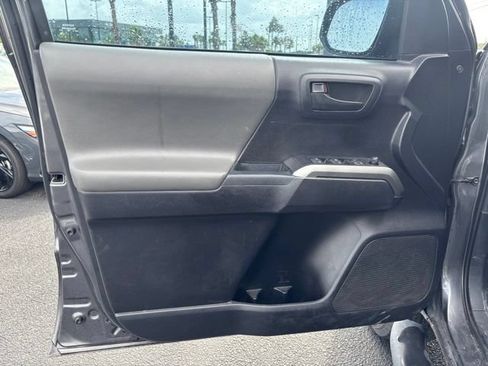 Used 2020 Toyota Tacoma SR5 RWD image 8