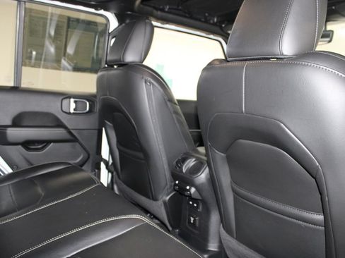 Used 2023 Jeep Wrangler Unlimited Sahara w/ Cold Weather Group AWD/4WD image 31