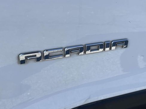 Used 2018 GMC Acadia SLT w/ LPO, Floor Liner Package image 9