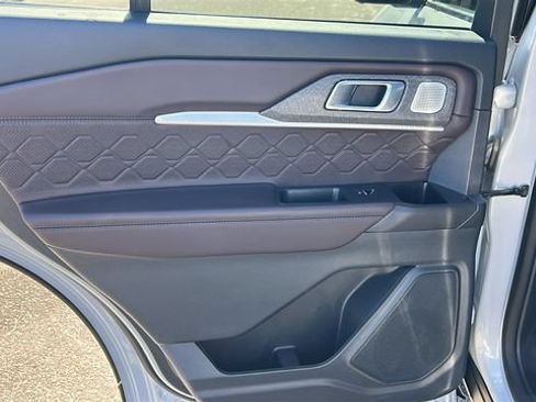 Certified 2025 Ford Explorer Platinum w/ LUX Leather Package AWD/4WD image 15