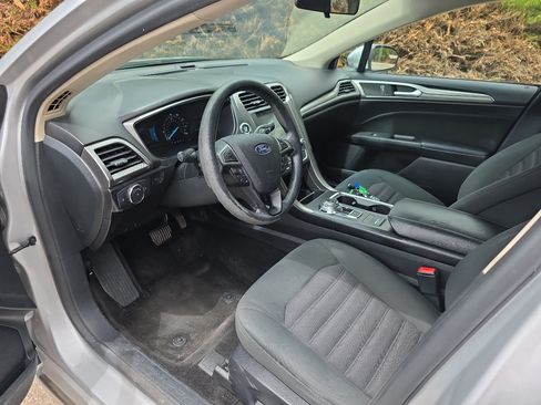 Used 2018 Ford Fusion SE w/ Fusion SE Technology Package FWD image 10