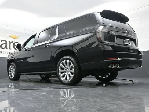 New 2026 Chevrolet Suburban Premier w/ Sun And Tow Package AWD/4WD image 5