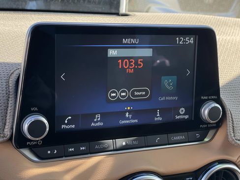 Used 2024 Nissan Sentra SV w/ SV Premium Package image 9