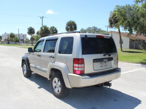 Used 2010 Jeep Liberty Sport w/ Popular Equipment Group RWD image 5
