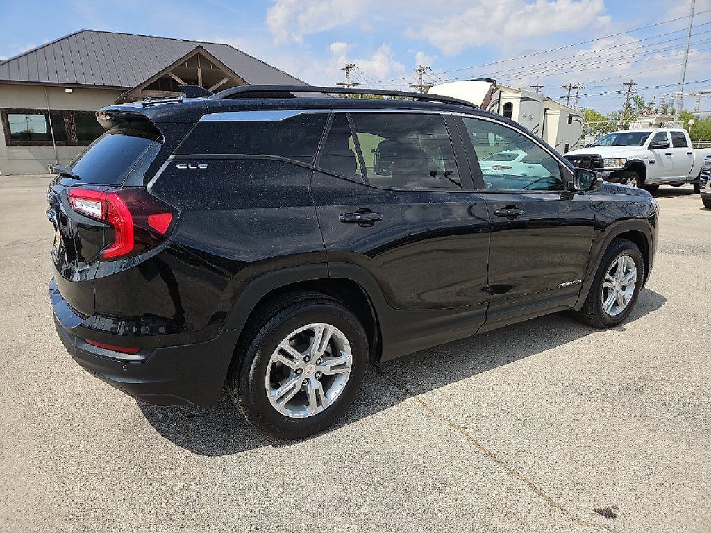 Used 2023 GMC Terrain SLE w/ Driver Convenience Package FWD image 8