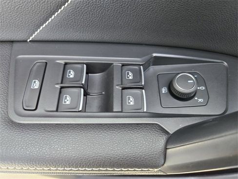Used 2023 Volkswagen Tiguan SE R-Line image 16