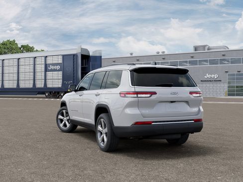 New 2026 Jeep Grand Cherokee L Limited w/ Luxury Tech Group II AWD/4WD image 3