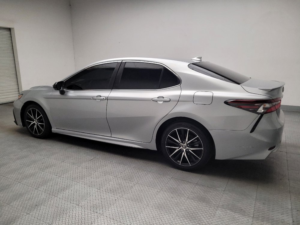 Used 2022 Toyota Camry SE FWD image 3