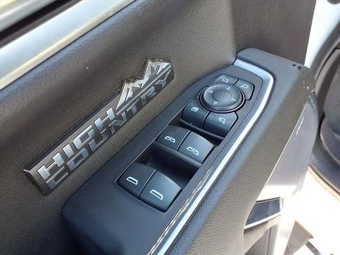 Used 2023 Chevrolet Silverado 1500 High Country w/ Technology Package image 9