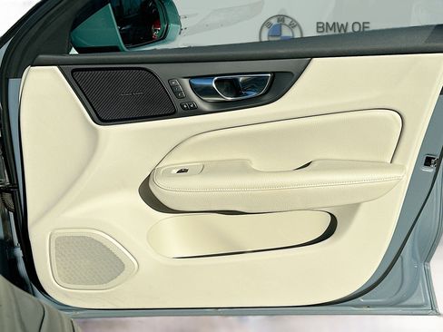 Used 2022 Volvo S60 B5 Inscription image 34