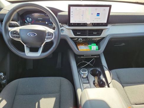 Used 2025 Ford Explorer Active AWD/4WD image 19