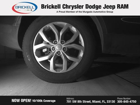 Used 2019 Land Rover Discovery SE image 11