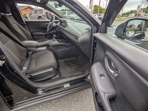 Used 2025 Honda HR-V Sport image 12