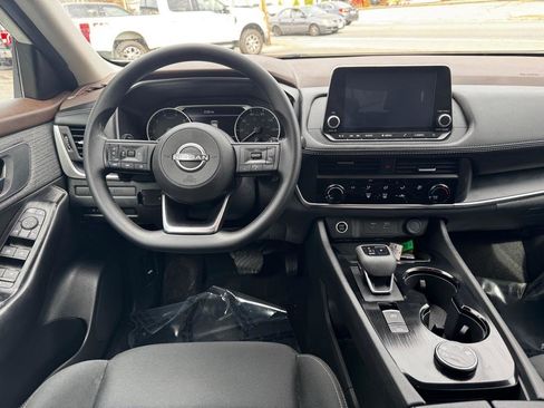 Used 2023 Nissan Rogue S AWD/4WD image 16