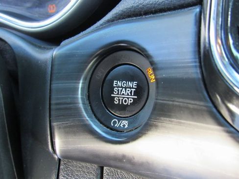 Used 2020 Jeep Grand Cherokee Altitude image 19