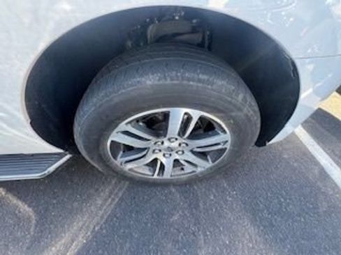 Used 2023 Ford Expedition Limited image 14