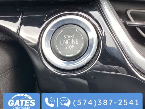 Used 2025 Chevrolet Trax RS w/ Sunroof Package image 24