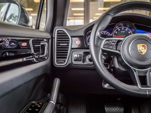 Used 2019 Porsche Cayenne image 27