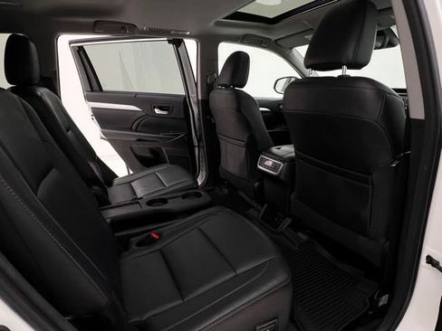 Used 2018 Toyota Highlander XLE AWD/4WD image 14