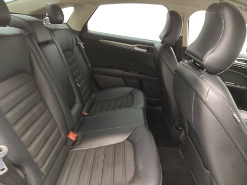 Used 2017 Ford Fusion SE w/ Equipment Group 201A image 19