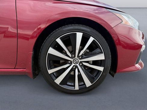 Used 2019 Nissan Altima 2.5 SR FWD image 9