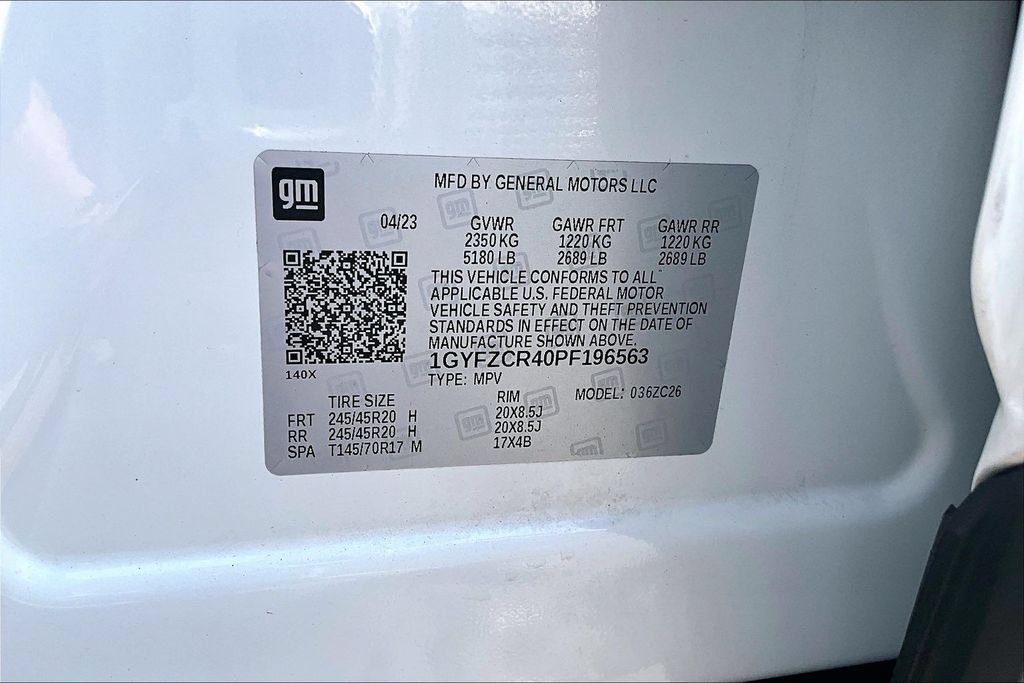 Used 2023 Cadillac XT4 Premium Luxury w/ Driver Assist Package FWD image 3