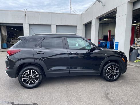 Used 2024 Chevrolet TrailBlazer LT w/ Convenience Package AWD/4WD image 8