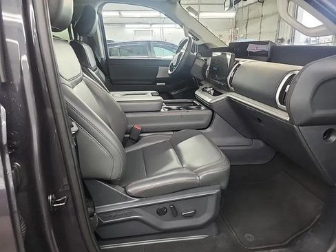 Used 2025 Ford Expedition Max Active AWD/4WD image 9