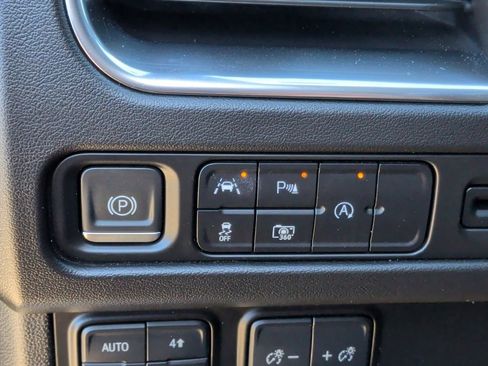 Used 2023 Chevrolet Suburban RST w/ Sport Performance Package image 18