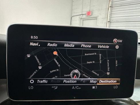 Used 2018 Mercedes-Benz GLC 350e 4MATIC image 18
