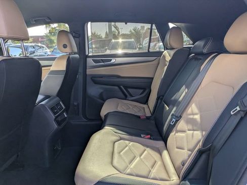 Used 2024 Volkswagen Atlas Cross Sport SE FWD image 11