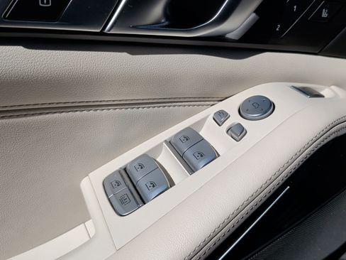 Certified 2024 BMW X7 M60i w/ Executive Package image 30