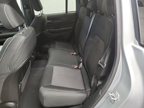 Used 2025 Jeep Grand Cherokee Laredo AWD/4WD image 10