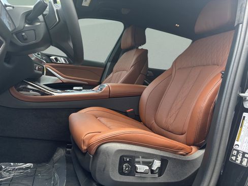Used 2026 BMW X7 M60i image 23